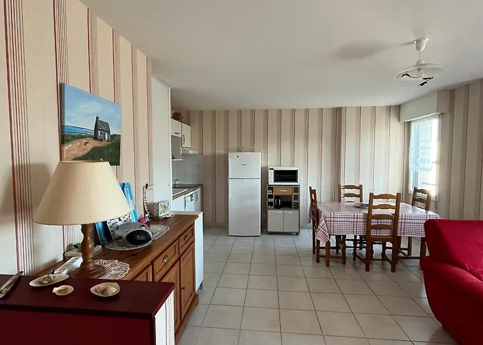 Apartament 2 Proche Gare Et Commerces Avec Garage - Fr-1-843-28 Le Croisic